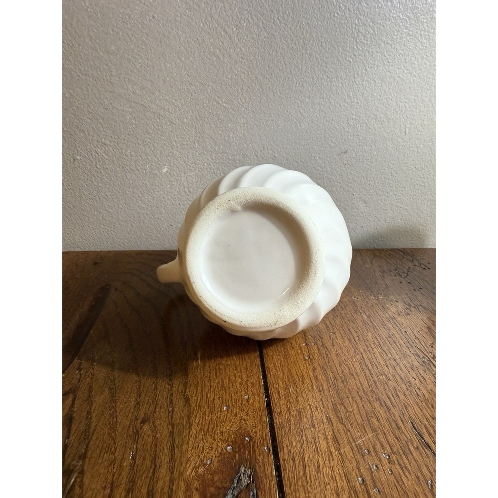 VTG 13 Piece Set-‎ White Swirl Unmarked-4 Fruit Bowls 4-Saucers-4 Mugs-1 Creamer - Picture 14 of 16